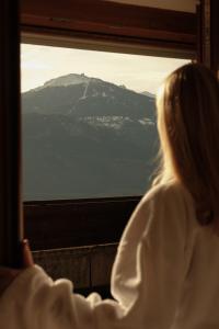 Nespecifikovaný výhled na hory nebo výhled na hory při pohledu z hotelu