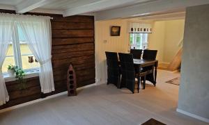 Posezení v ubytování Tømmerhus i sentrum av Lofoten-Stamsund + 7 fotografií