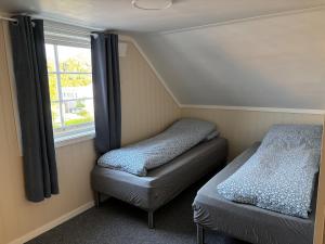 Postel nebo postele na pokoji v ubytování Tømmerhus i sentrum av Lofoten-Stamsund
