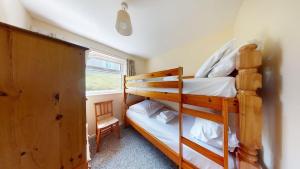 En eller flere senge i et værelse på D32 Chyanvean, Riviere Towans