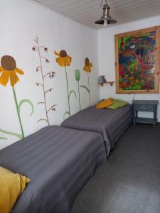 En eller flere senge i et værelse på Ferienhaushälfte Jabelscher See