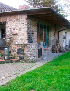 Bygningen som feriehuset ligger i + 9 billeder