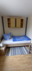 a room with a bed with blue pillows at Ferienhälfte Insel Rügen in Glowe