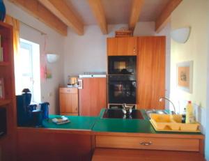 a kitchen with a green counter top and a sink at Ferienhaushälfte Fleesensee in Göhren-Lebbin