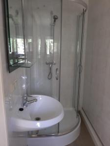 Et badeværelse på Ferienwohnung in Röbel Müritz