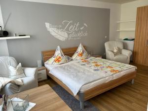 En eller flere senge i et værelse på Wohnung in Malchow