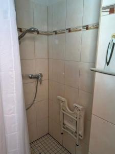 Et badeværelse på Wohnung in Malchow + 11 billeder