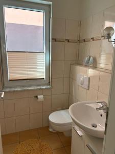 Et badeværelse på Wohnung in Malchow