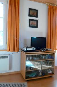 a living room with a tv on a stand with at Ferienhaushälfte Fleesensee in Silz