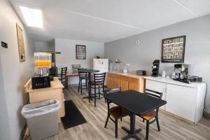 Kuchyň nebo kuchyňský kout v ubytování King's Inn Motel + 7 fotografií