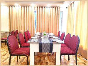 Konferenční prostory v ubytování G-Resort-Sea View - Marine Drive, Puri Air-Conditioned Rooms with Balconies, Pool, Restaurant, & Free Wi-Fi - Luxury Hotel Inn