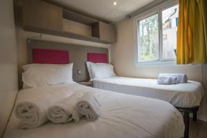 Cama ou camas em um quarto em Villaggio Miramare