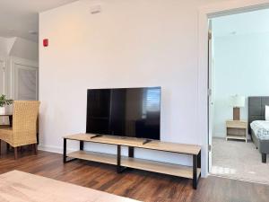 a living room with a large flat screen tv at New 1B1B Condo in Old Fourth Ward 542Blvd207 in Atlanta
