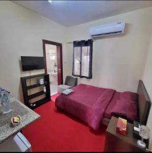 Giường trong phòng chung tại DIsnip Full Apartments