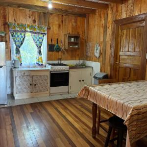 Køkken eller tekøkken på Cabañas Lago Ranco + 10 billeder