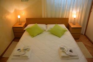 a bedroom with a large white bed with green pillows at Apartment n3 in City Centre in Rome