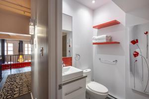 Et badeværelse på Les Immeubles Charlevoix - Le 1180