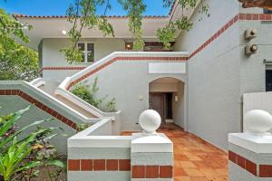 Tòa nhà nơi nhà nghỉ dưỡng tọa lạc