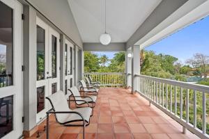 Ban công/sân hiên tại Serendipity Villa Dorado Beach w generator