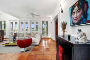 TV/trung tâm giải trí tại Serendipity Villa Dorado Beach w generator +57 ảnh