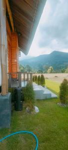 En generel udsigt til bjerge eller udsigt til bjerge taget fra campingpladsen