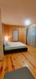 En eller flere senge i et værelse på บ้านพัก กามู ดอยอินทนนท์ Gamoo