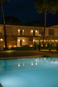 Bazén v ubytování Villa Sanarica nebo v jeho okolí