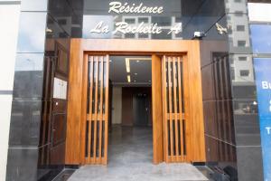 a store front of a building with wooden doors at Magnífico apartamento 19 in Casablanca