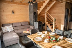 a living room with a table and a couch at Górski reset in Krzyżowa