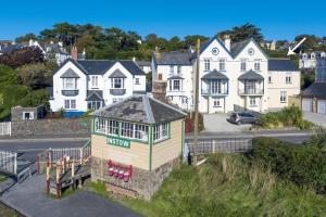 a view of a town with a house at 4 Bed in Instow oc-clevv in Instow