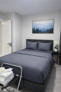 En eller flere senge i et værelse på D-East Signature Suites + 34 billeder