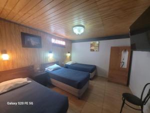 Giường trong phòng chung tại Hotel Gala