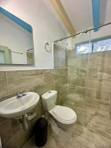 Phòng tắm tại Hotel Bosque Blue +44 ảnh