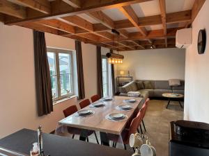 Khu vực ghế ngồi tại Westhinder II H23