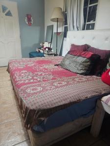 En eller flere senge i et værelse på Casa compartida en Munro