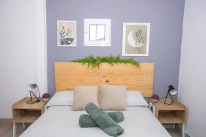 En eller flere senge i et værelse på Casa Luna Rural Con Piscina y Jardín + 67 billeder