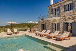 Hồ bơi trong/gần Azamara