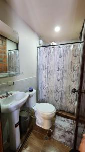 Et badeværelse på Suits Plaza Jardin