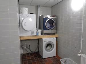 a laundry room with a washer and a washing machine at Hotel Arctic Circle in Kangerlussuaq