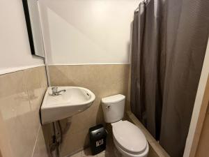 Phòng tắm tại Hostal La Reserva - Pisco