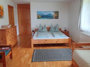 Giường trong phòng chung tại Stroneggerhof