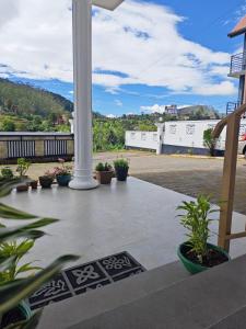 Nespecifikovaný výhled na hory nebo výhled na hory při pohledu z hotelu