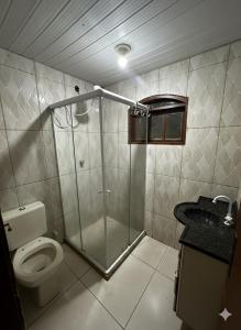 Et badeværelse på Siqueira Beach House, Para Grupos