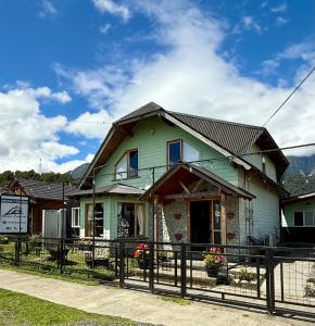 柴滕Paraiso Patagonico的有栅栏的房子