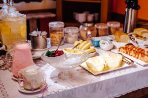 a table topped with a buffet of food and drinks at VELINN Pousada Face Norte in Ilhabela