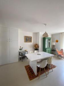 Posezení v ubytování T3 lumineux et moderne Plein centre, Gare et Tram à 50m