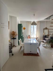 Fotografie z fotogalerie ubytování T3 lumineux et moderne Plein centre, Gare et Tram à 50m v destinaci Tours