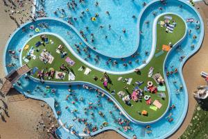 Swimmingpoolen hos eller tæt på Stela Štúdio areál Vadaš + 16 billeder