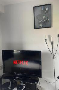 Et tv og/eller underholdning på Urban Blue En-suite