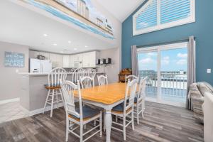 Photo inspiration: Visual Reference: 3 Bedroom Condo With Vaulted Ceilings Scenic Views Ocean City